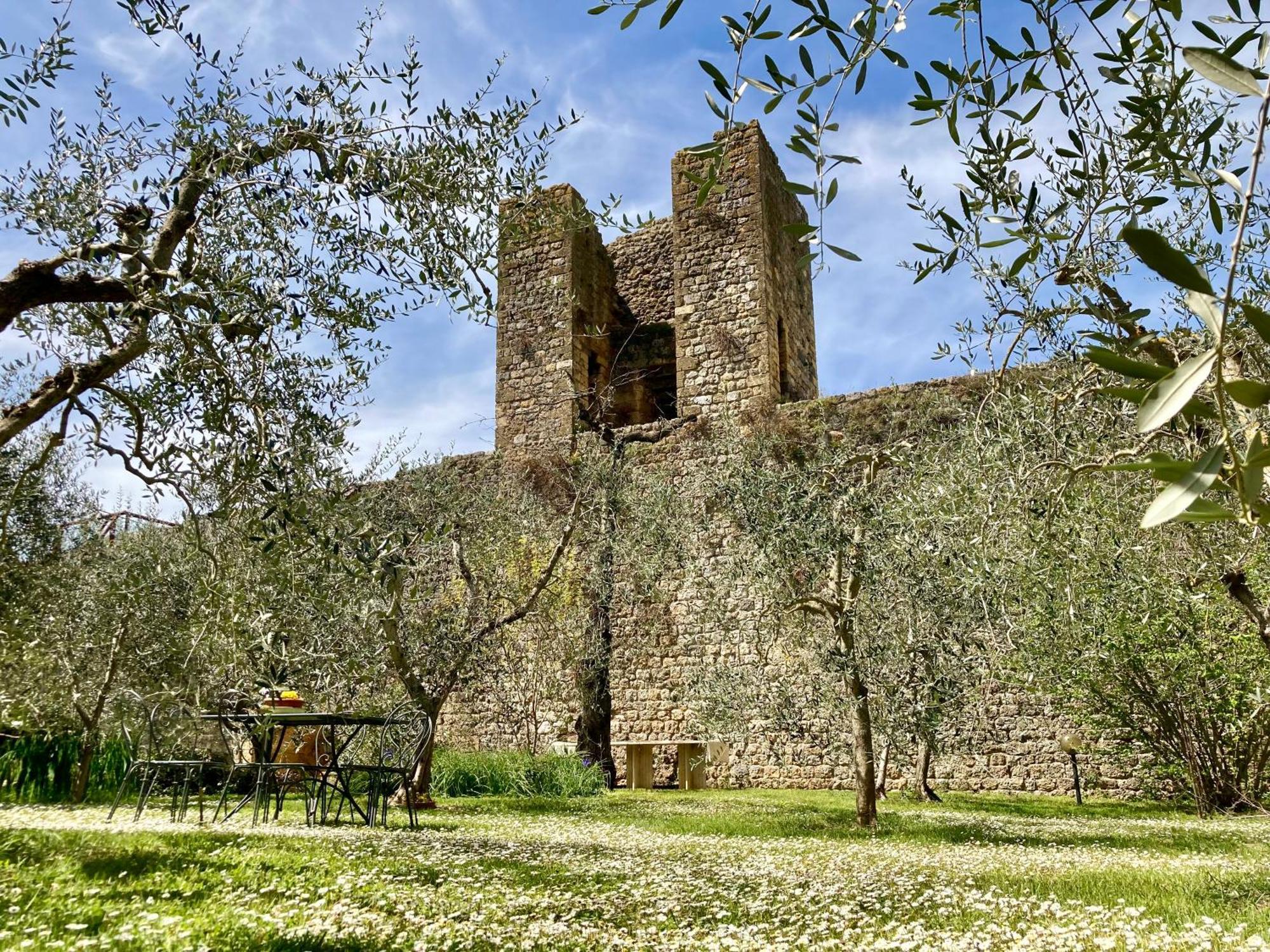 Monteriggioni Castello Villa Luaran gambar